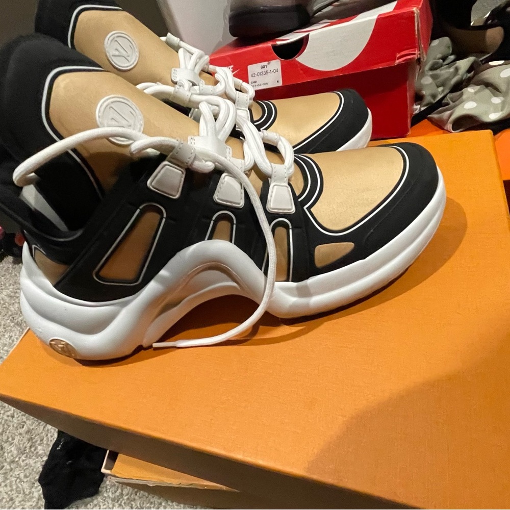 Louis Vuitton arch light sneaker